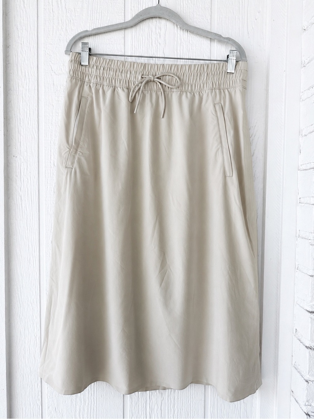 Athleta Avenue travel skirt - Picture 2 of 4
